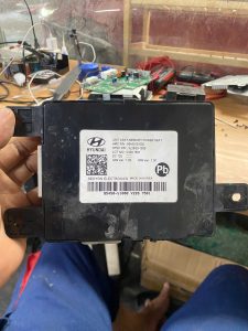 HỘP NHỚ GHẾ HYUNDAI SANTAFE 95450-S1000